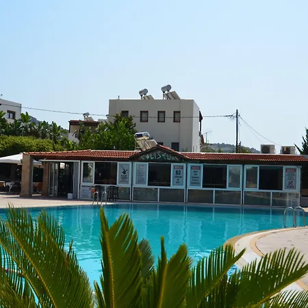 Coliseum Studios & Apartments-3