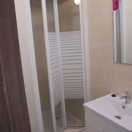 Lagos City Center Guest House & Hostel-2