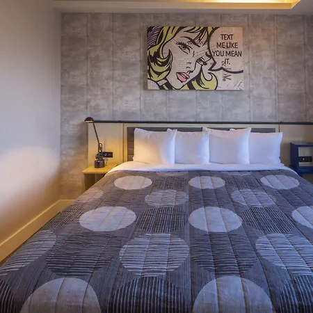 Leon Hotel LES-3