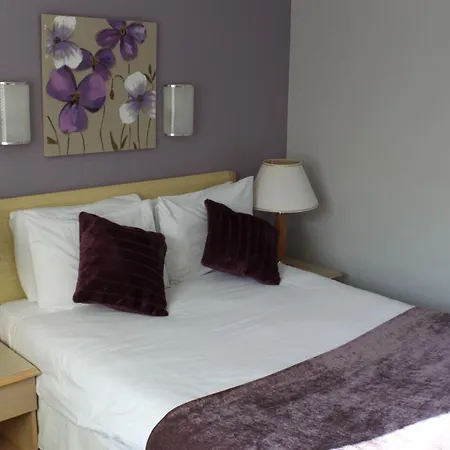 Redwings Lodge Dunstable-2
