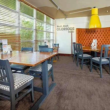 Premier Inn Leeds / Bradford Airport-3