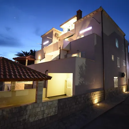 Villa Avantgarde B&B-2