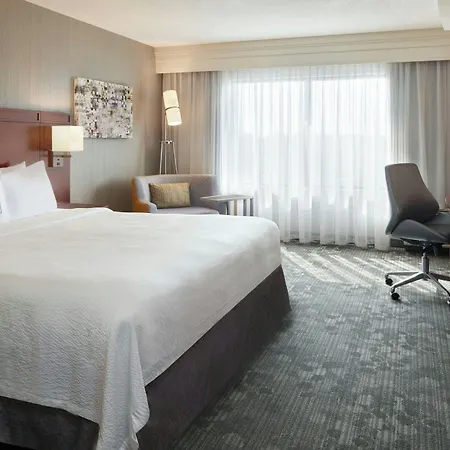 Courtyard By Marriott Kingston Highway 401-2