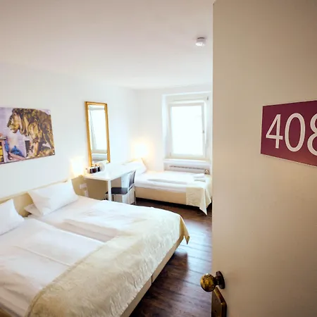 The 4You Hostel & Hotel Munich-3