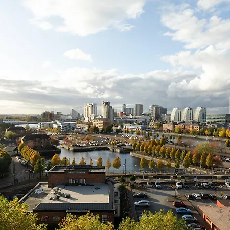 Ac Hotel By Marriott Manchester Salford Quays-3