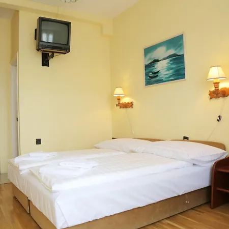 Hotel Bara Junior-2