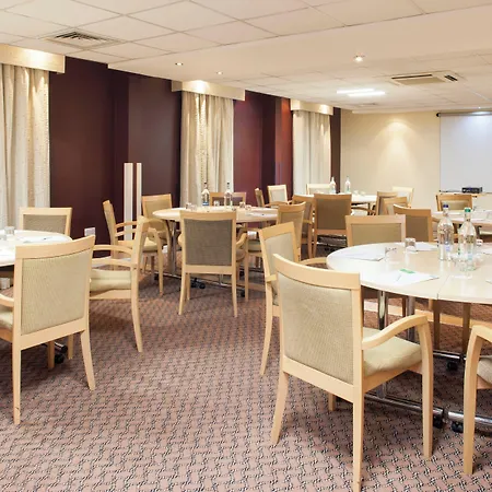 Holiday Inn Express London Stansted Airport By Ihg-2