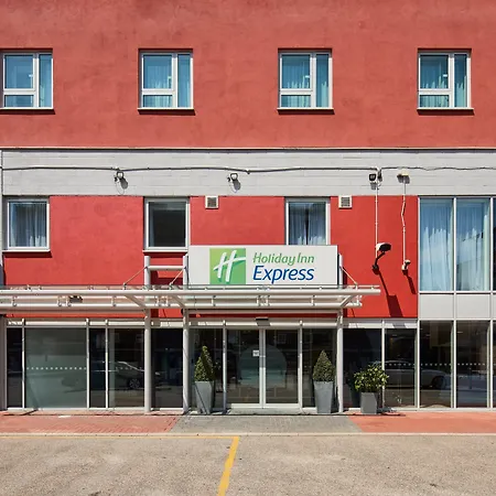 Holiday Inn Express London Limehouse By Ihg-3