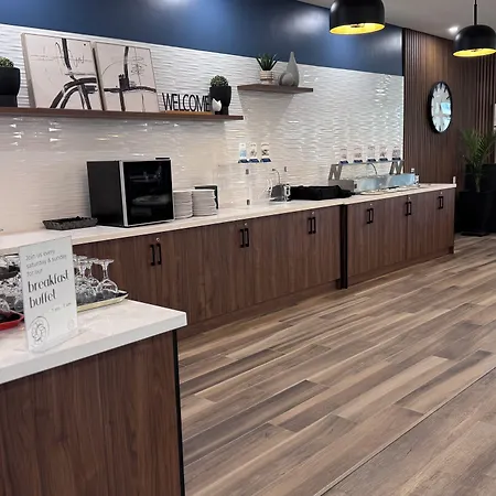 Ramada By Wyndham London-2