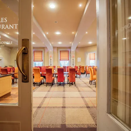 Metropole Hotel And Spa-3