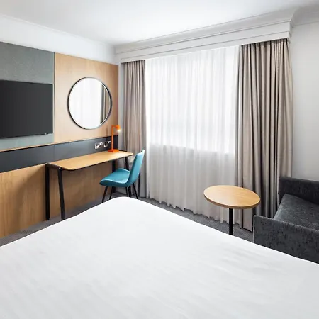 Holiday Inn Farnborough By Ihg-3