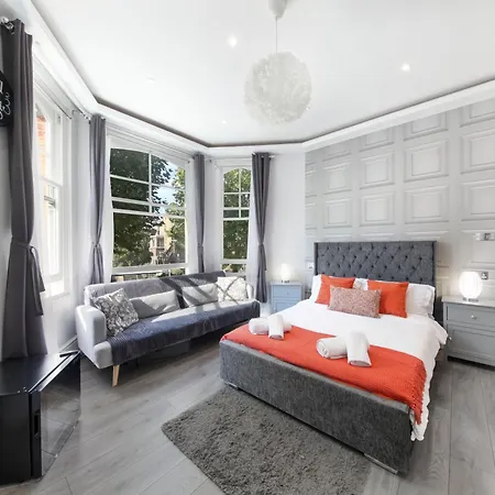 Hackney Suites - En-Suite Rooms & Amenities-2