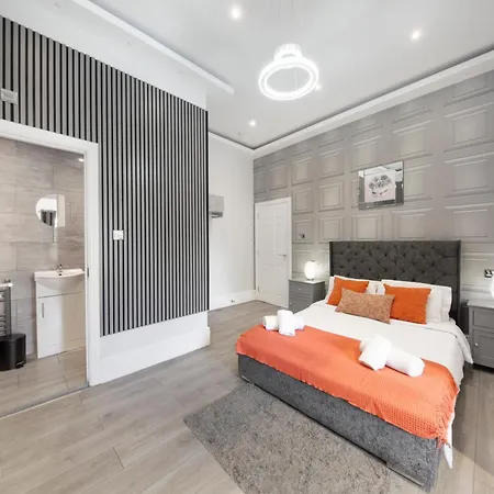 Hackney Suites - En-Suite Rooms & Amenities-3