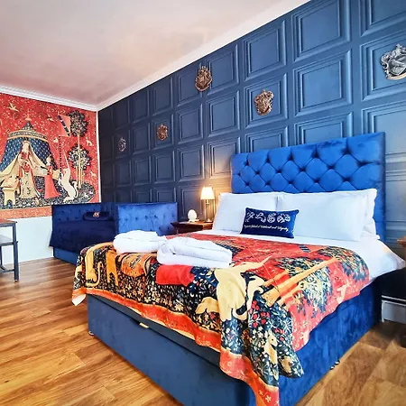 Ricky Road Guest House-3