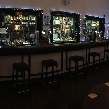 Highlands Hotel And Bar-2