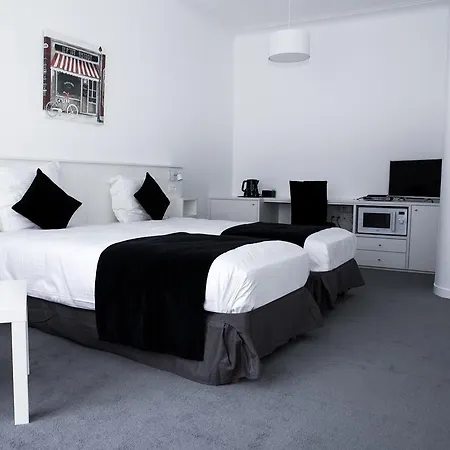 Hotel Satellite-3