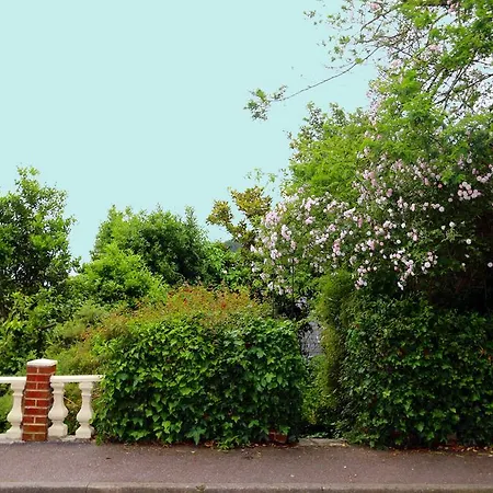 Lammas Park House-3