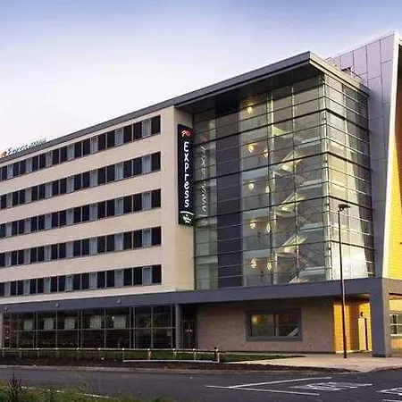 Holiday Inn Express Liverpool John Lennon Airport-2