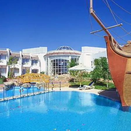 Ivy Cryene Island Resort & Aqua Park-2