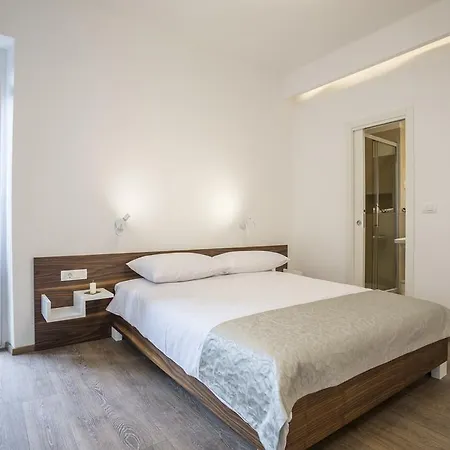 Luxury Accommodation Marino-2