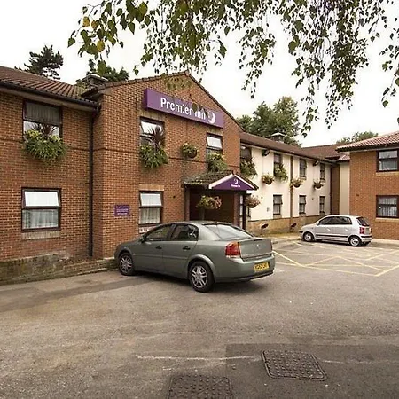 Premier Inn Nottingham South-2