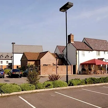 Premier Inn Gloucester-2