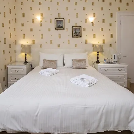 Glengarry Guest House-3
