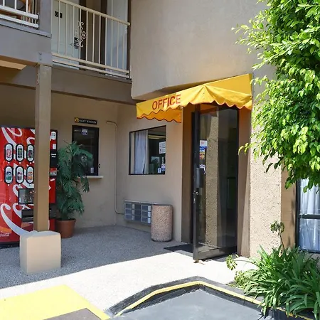 Super 8 By Wyndham Los Angeles/Alhambra-2