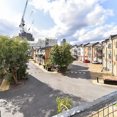 Surrey Quays House-3