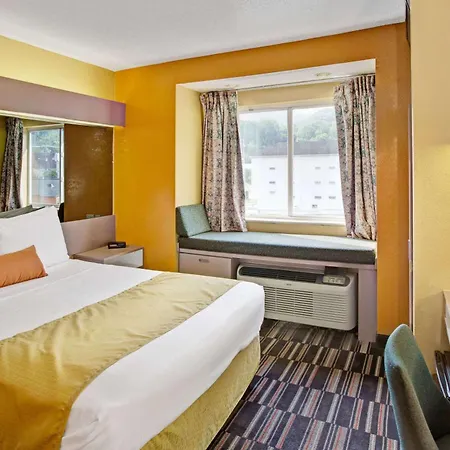 Microtel Inn & Suites By Wyndham Gatlinburg-3