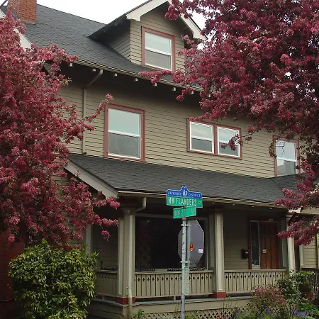 Portland International Guesthouse-3
