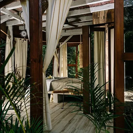 Mamasan Treehouses & Cabins-3
