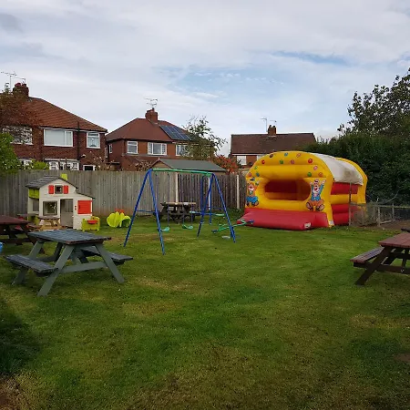 The Jackdaw Pub Self Catering Static Caravan Free Breakfast Supplied-3