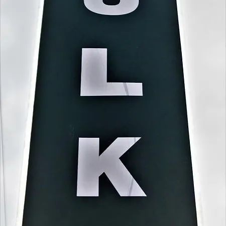 Hotel Hulk-2