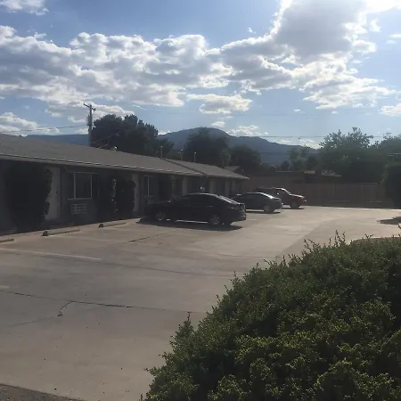 Little Daisy Motel-2