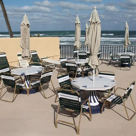 Grand Prix Motel Beach Front-3