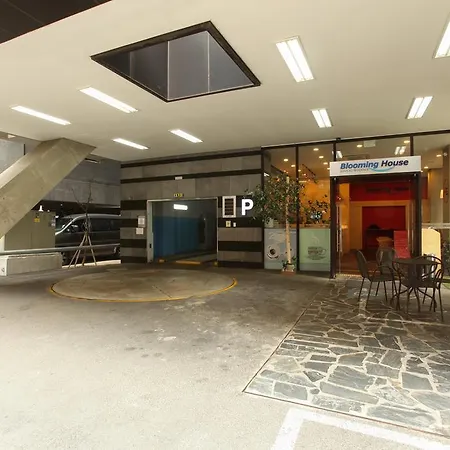 Blooming House Residence-3