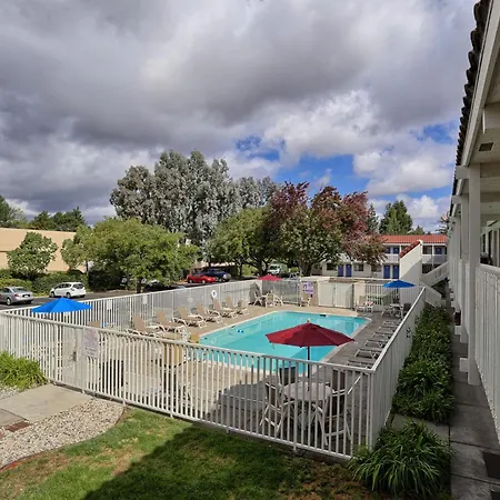 Super 8 By Wyndham Petaluma-3