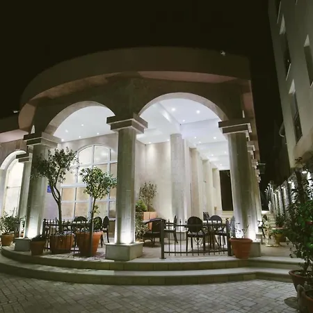 Hotel Flowers-2
