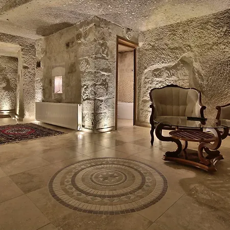 Shoestring Cave House-3
