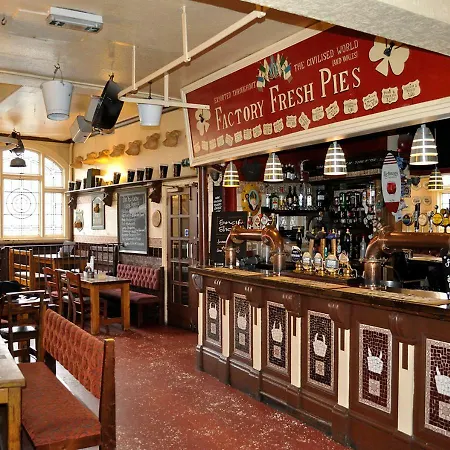 Mad O'Rourkes Pie Factory-3