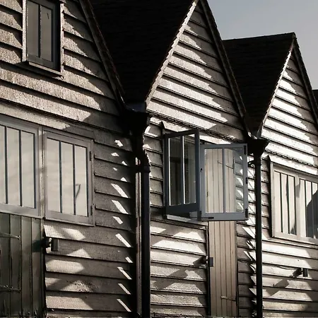 Whitstable Fisherman'S Huts-2