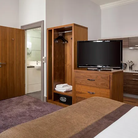 Roomzzz Newcastle City-2