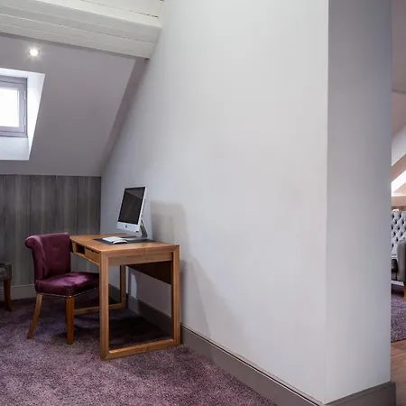 Roomzzz Newcastle City-3
