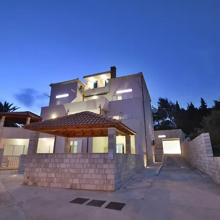 Villa Avantgarde B&B-3