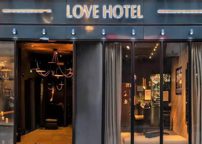 Love Hotel Avec Nuit Insolite Au Dandy Et Jacuzzi Privatise (Adults Only) Parigi