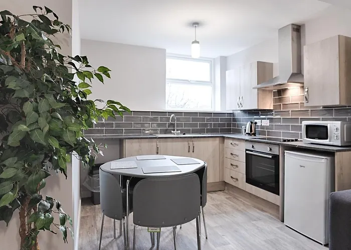 Contractor Base - Kitchen - Parking Included