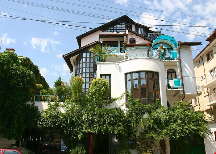 Family Hotel Flora