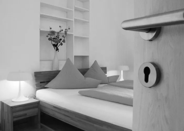 Pension Stoi Budget Guesthouse Innsbruck