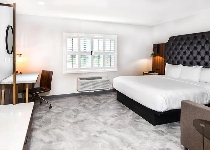 Hollywood Inn Suites Hotel